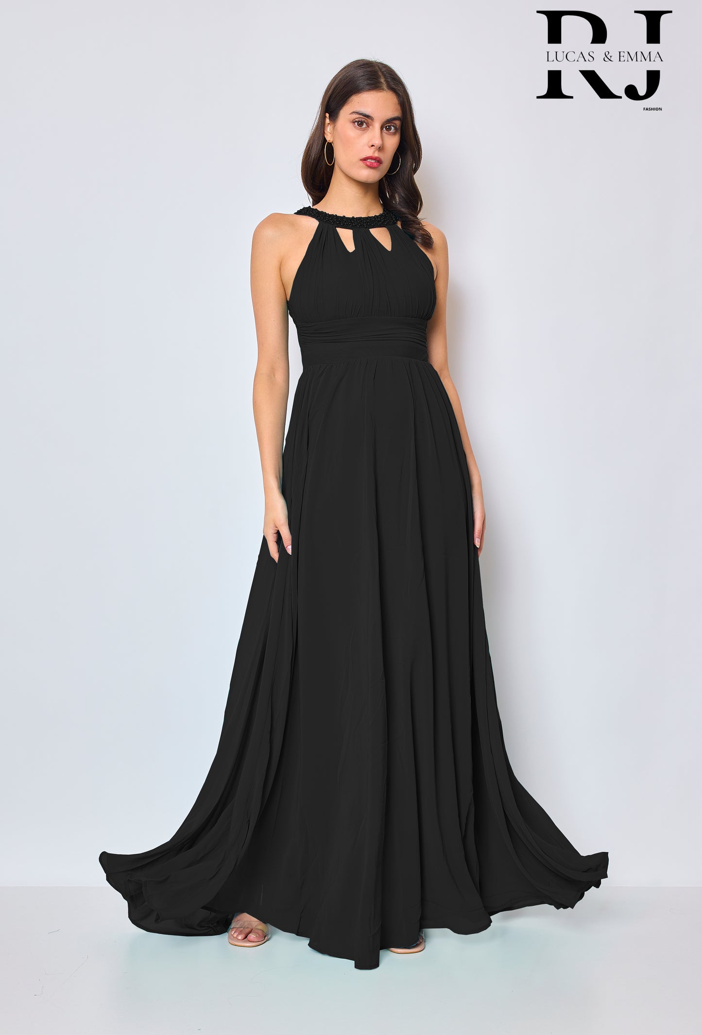 Aukland - Robe de soirée simple avec un licou orné de perles et détail au dos