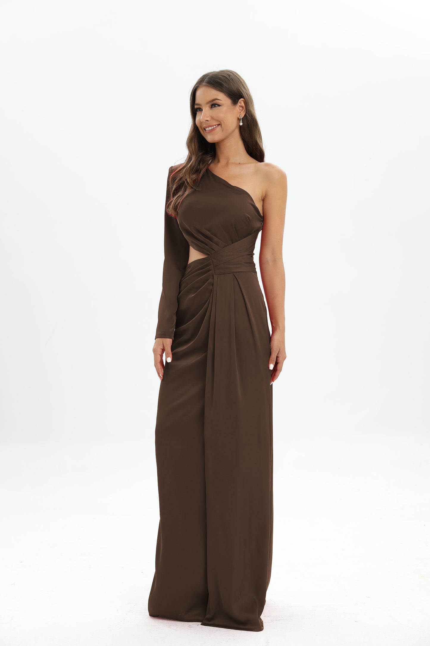 Bankok - Robe asymétrique en satin avec une manche et ouverture sur un coté, élégante et tendance