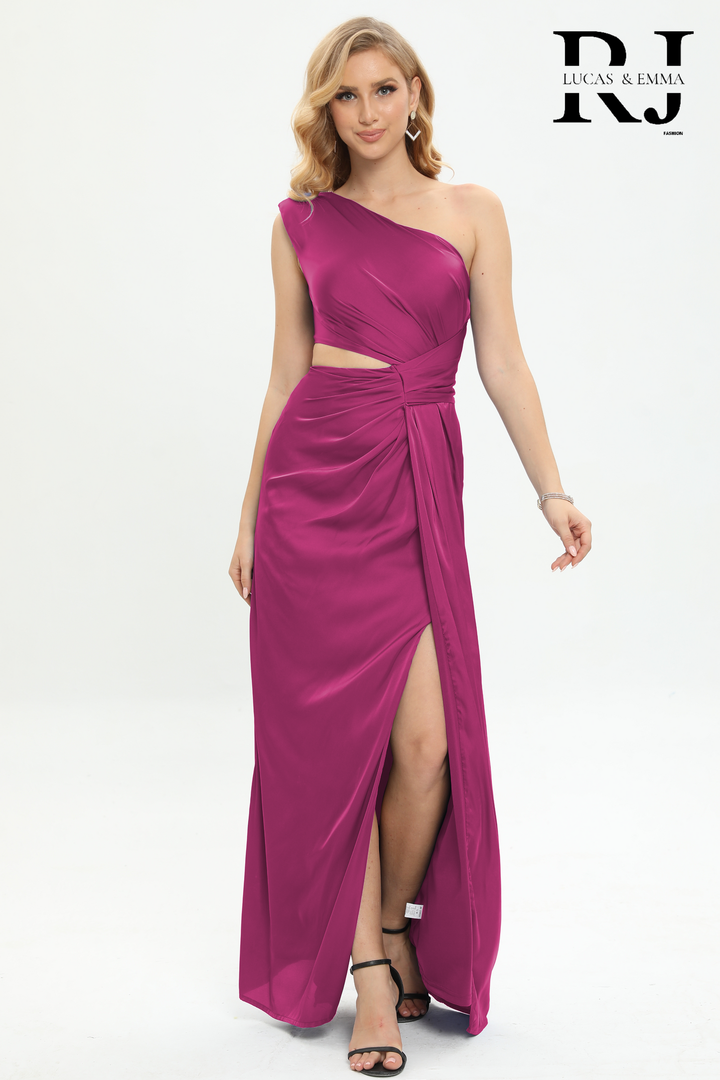 Melbourne - Robe longue asymétrique satinée avec découpe sur le coté et agrémentée d'une fente