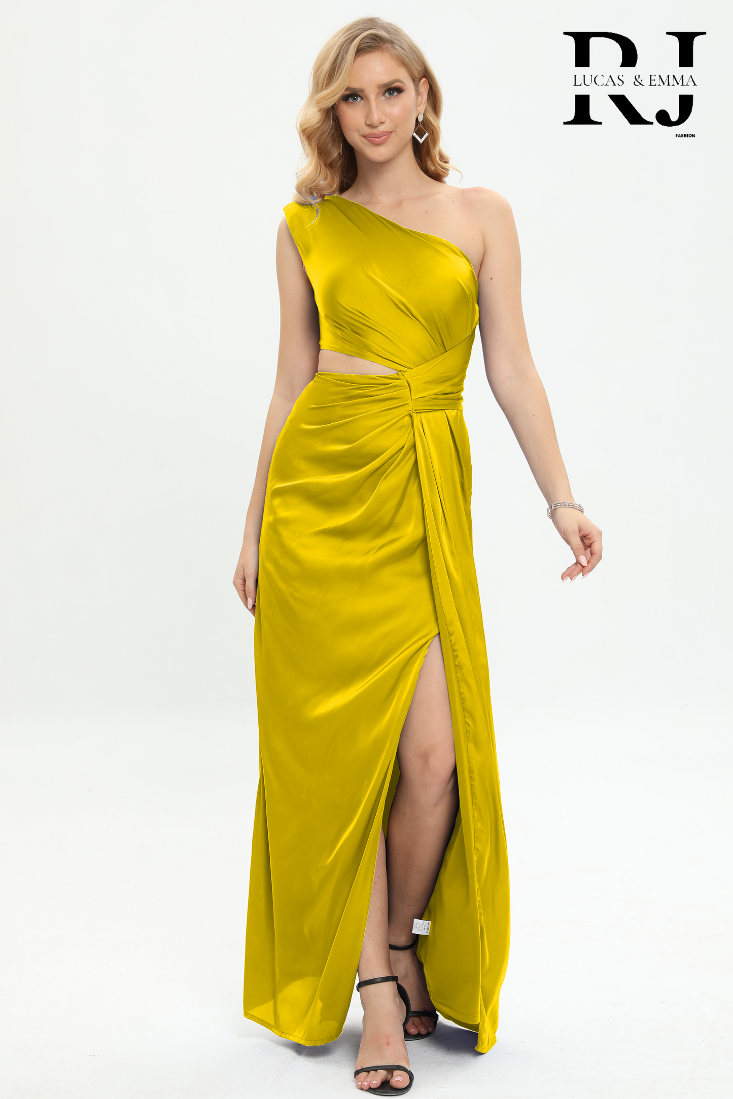 Melbourne - Robe longue asymétrique satinée avec découpe sur le coté et agrémentée d'une fente