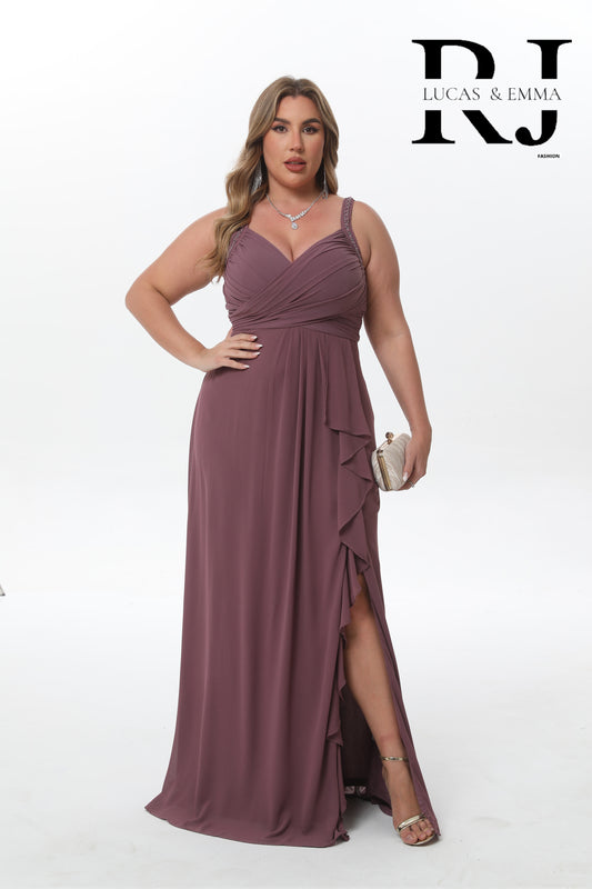 Merida - Robe maxi grande taille et perlée au niveau des bretelles et avec une belle fente