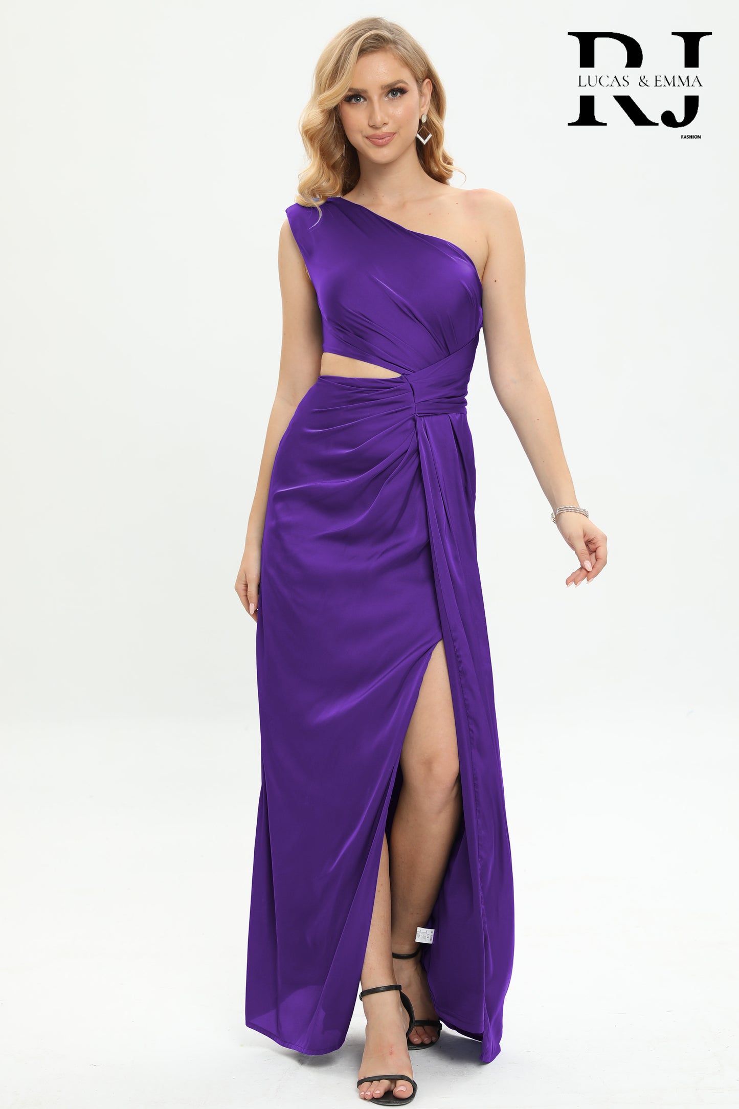 Melbourne - Robe longue asymétrique satinée avec découpe sur le coté et agrémentée d'une fente