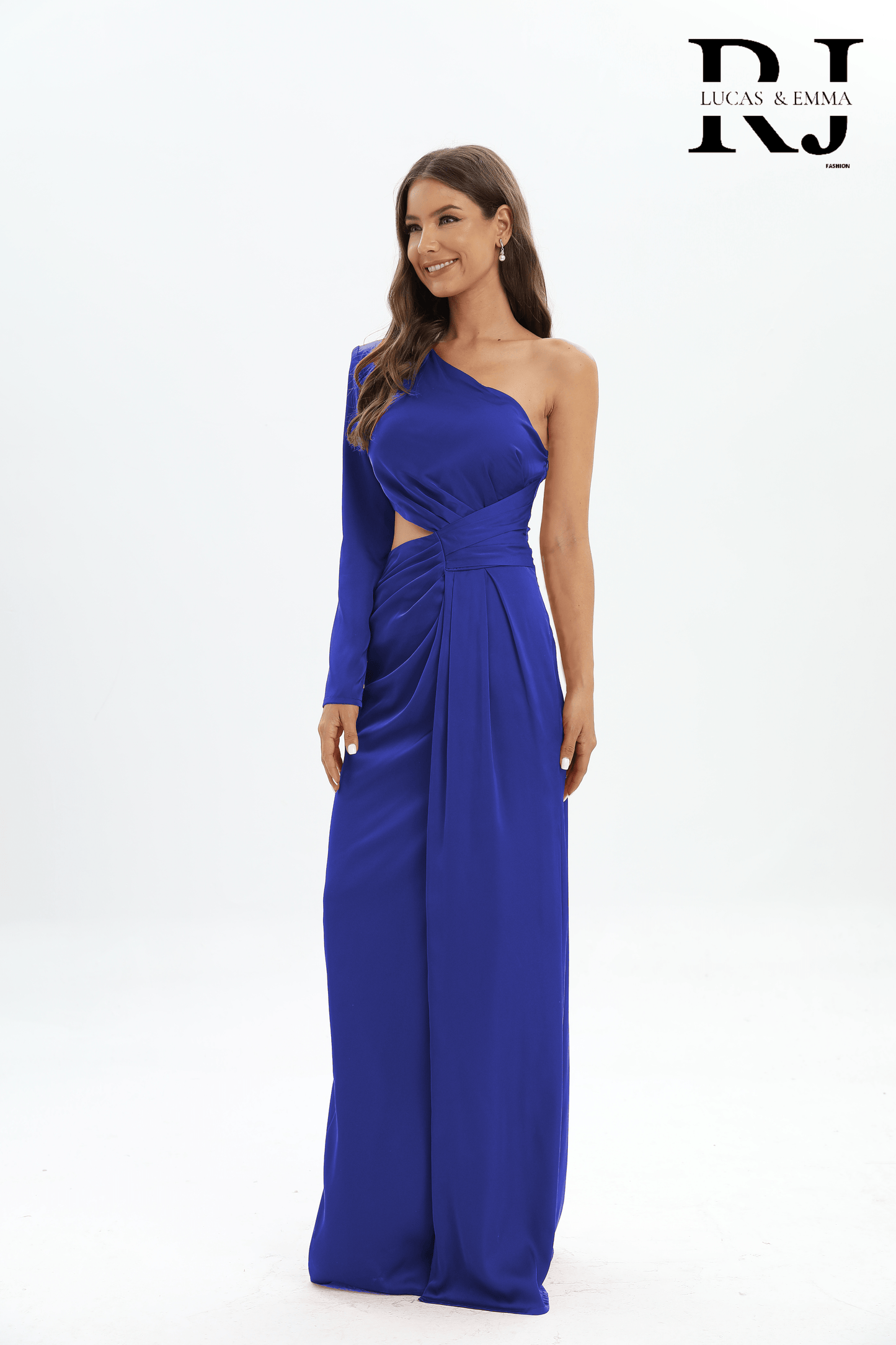 Bankok - Robe asymétrique en satin avec une manche et ouverture sur un coté, élégante et tendance