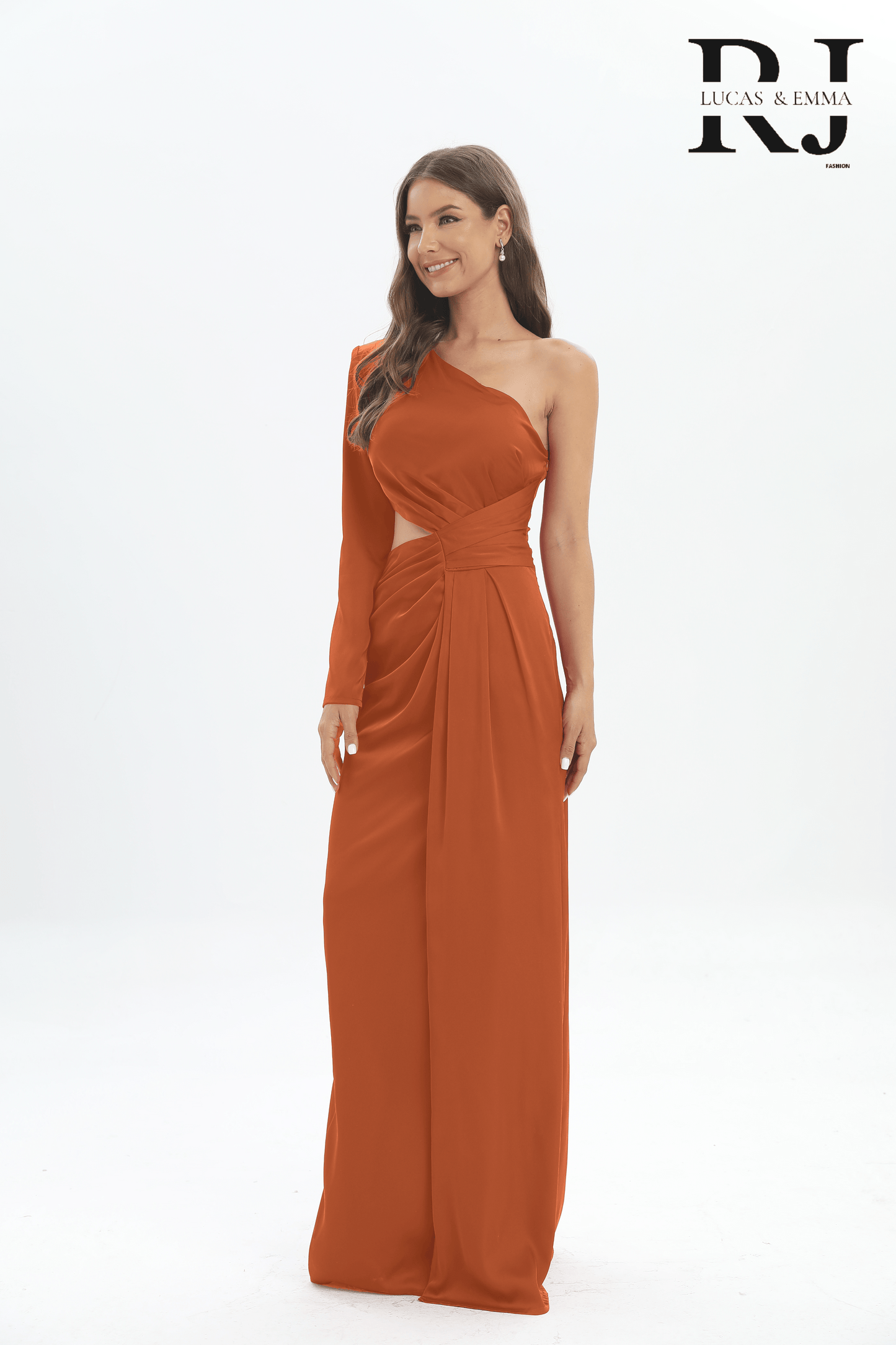Bankok - Robe asymétrique en satin avec une manche et ouverture sur un coté, élégante et tendance